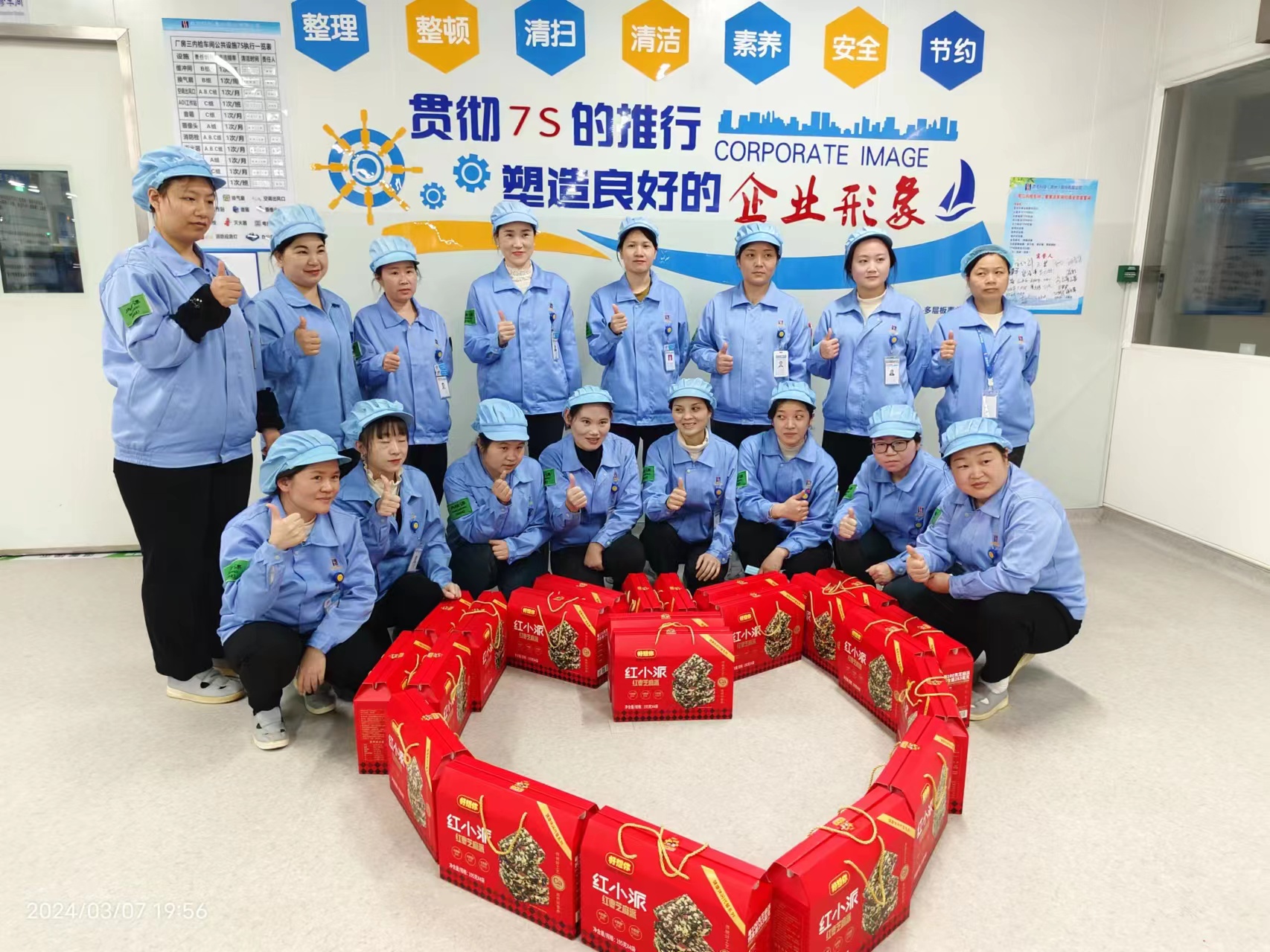 Լ ů¡ʱƼչ˸Ůڻ